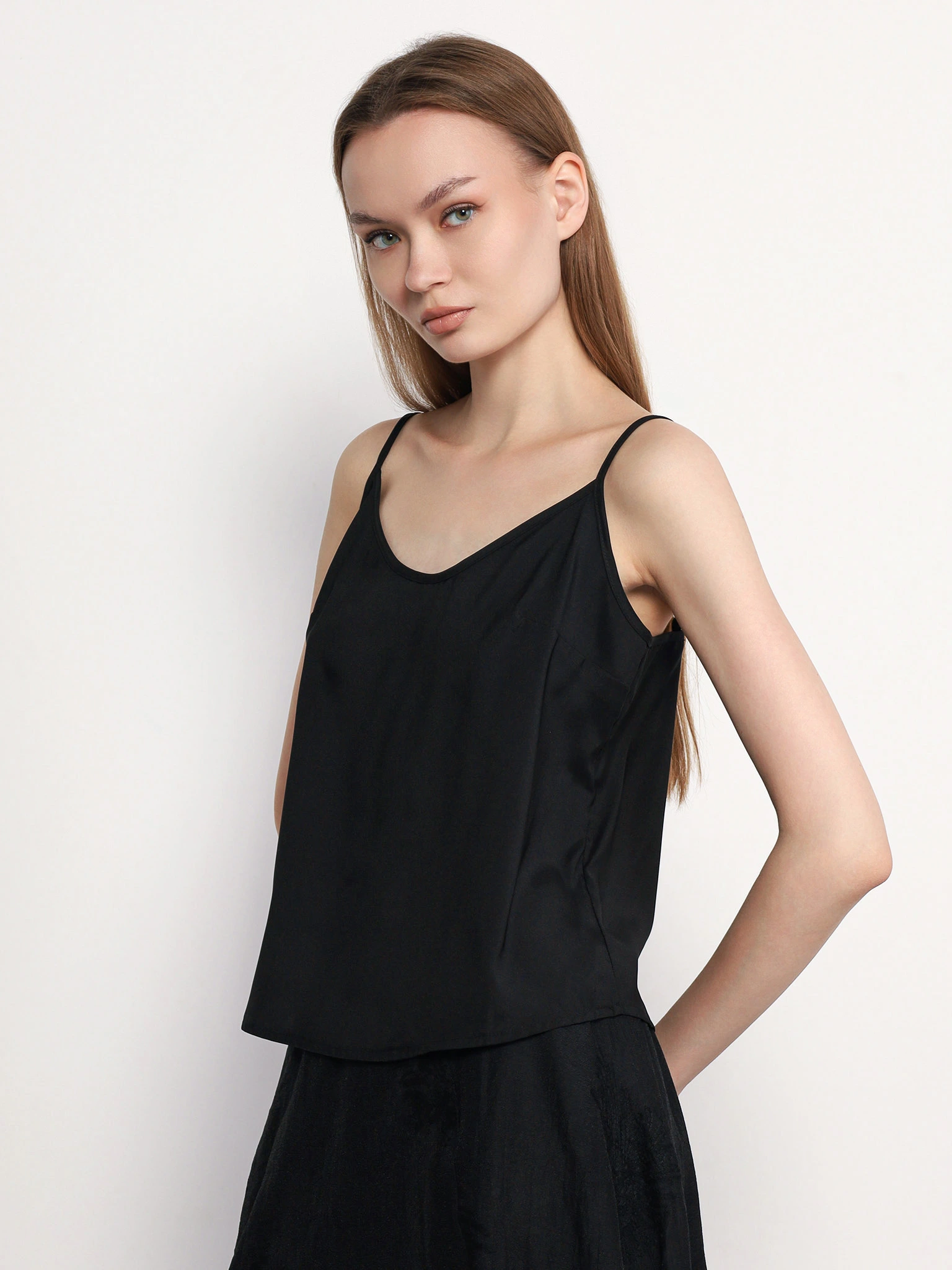 Топ черного цвета свободного кроя